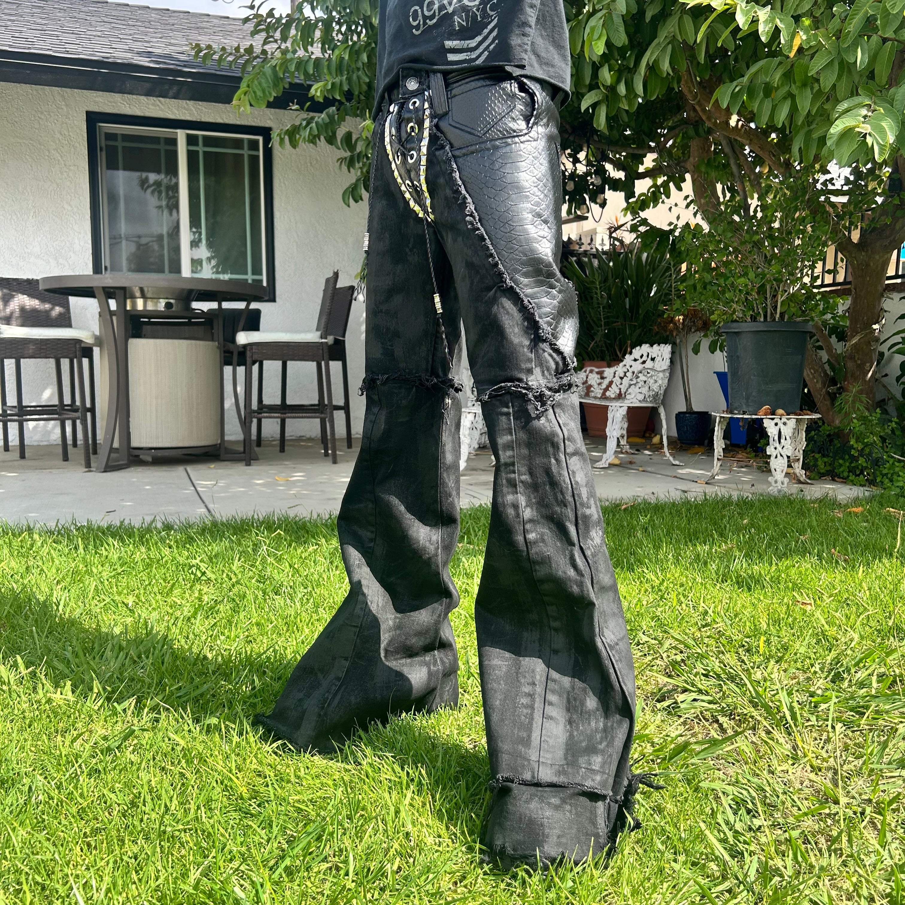 Black flares 27x32
