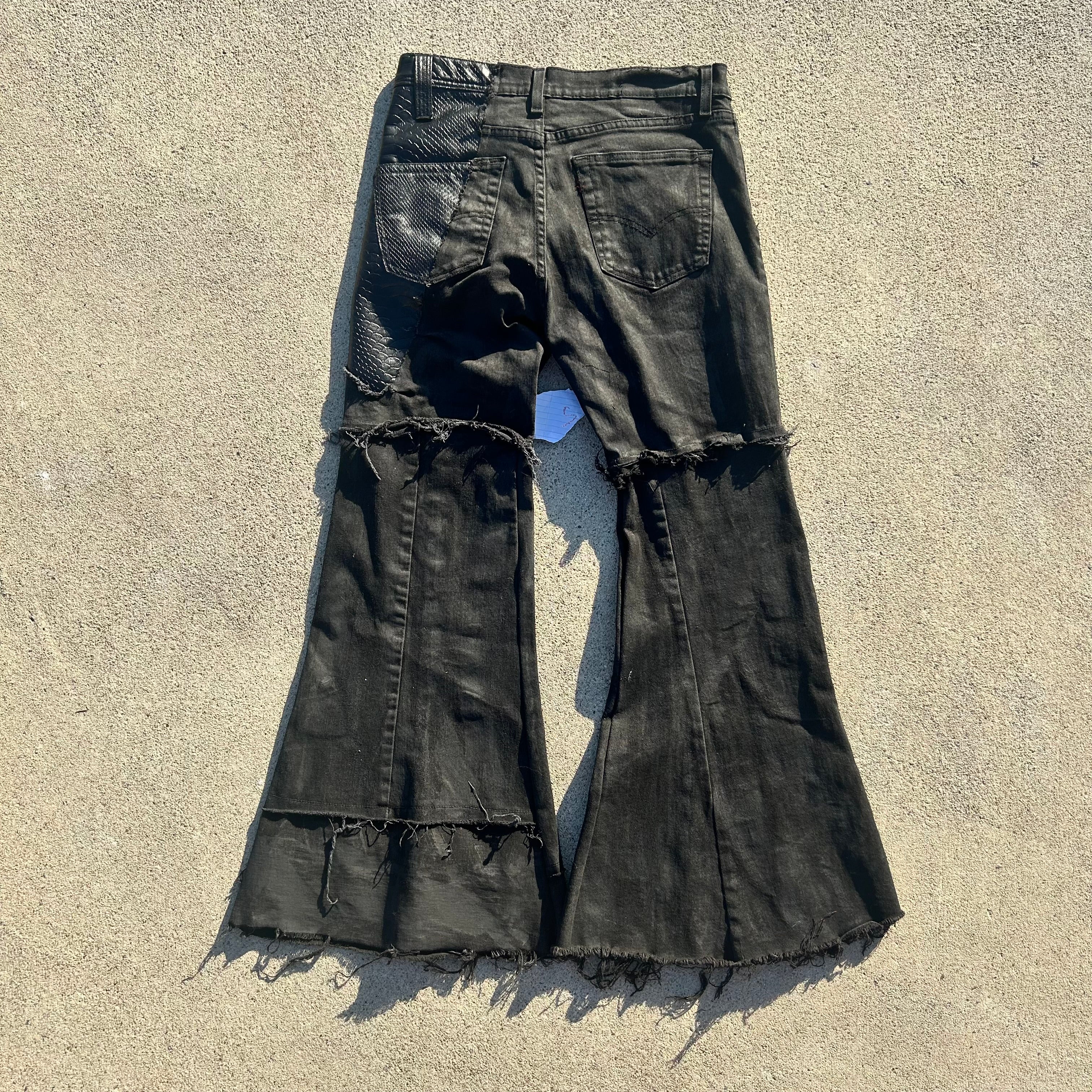 Black flares 32x30