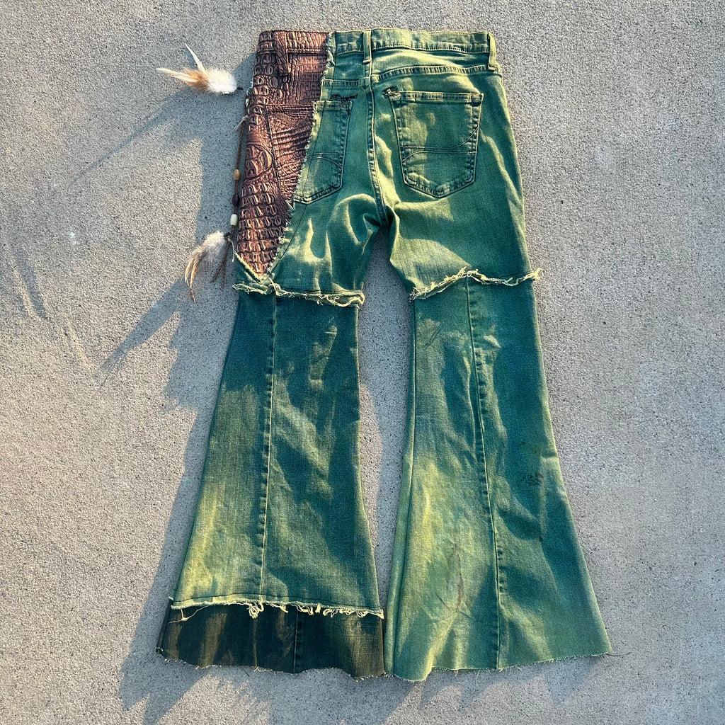 Green crocodile flares 32x32