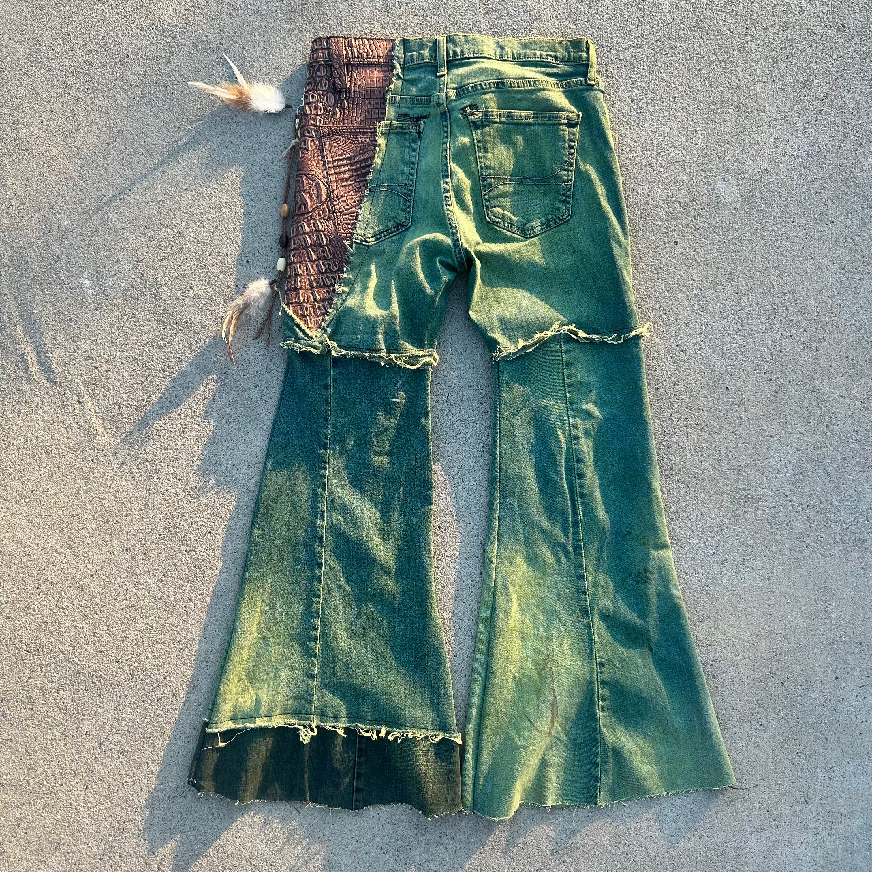 Green crocodile flares 32x32