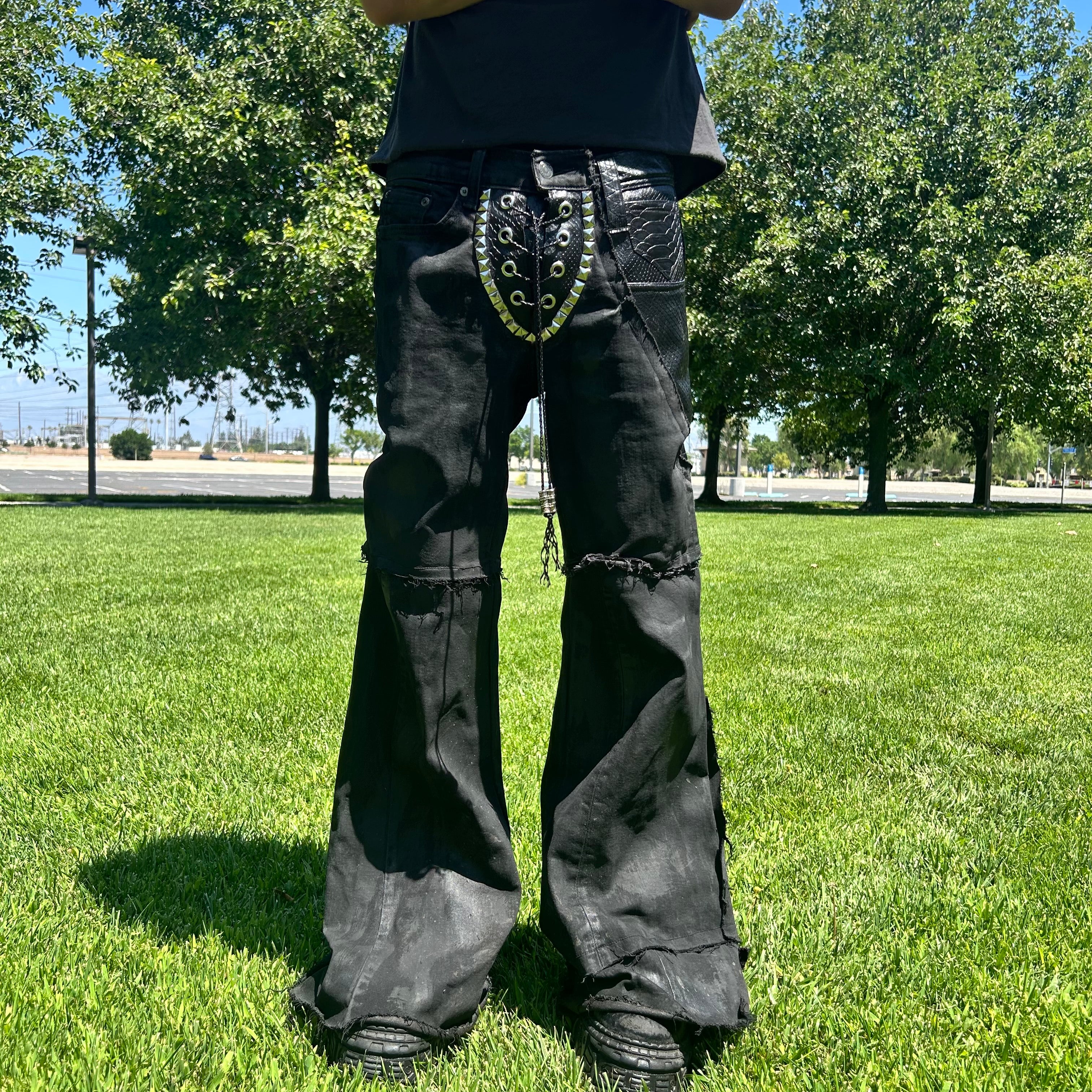 Black flares 28x30