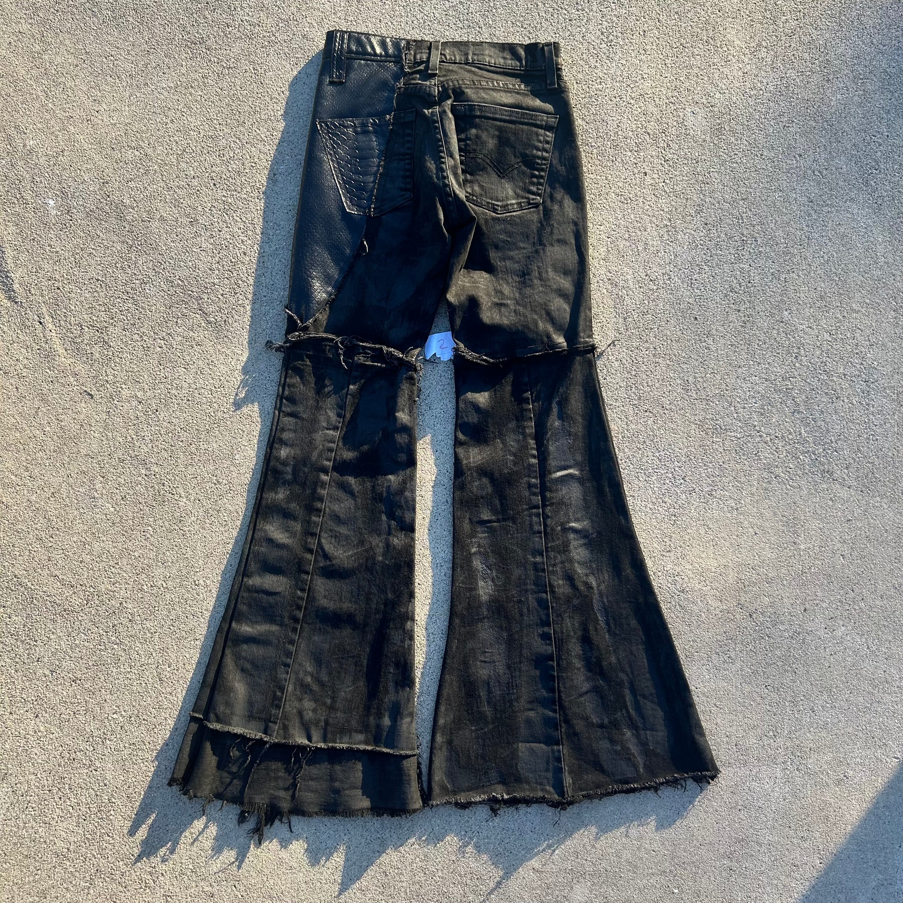 Black flares 27x32